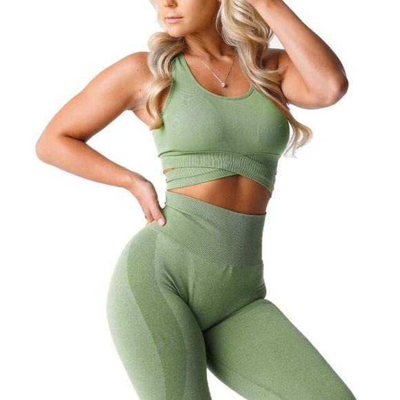 NVGTN Seamless Sculpt Seamless Bra Top Spandex Woman Fitness Size MEDIUM -‎ EUC - Picture 8 of 9